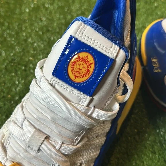 Lebron XVI SB - Grade School Size 6 - New W/Damaged Box